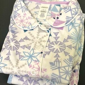 Snowflake Patterned Kids Pajamas Sz 10-12 Brand New
